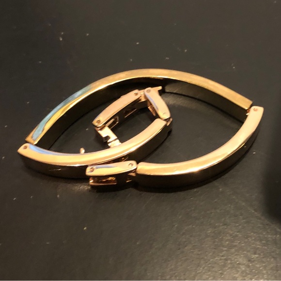 Anne Klein Bracelet,  gold tone w/ navy blue enamel, foldover clasp, extra link - Picture 13 of 13